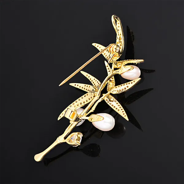 Cài Áo Nữ Meri Bamboo Pearl BR963 Màu Vàng/Trắng