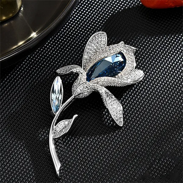 Cài Áo Nữ Meri Blue Flora BR954 Màu Bạc Xanh