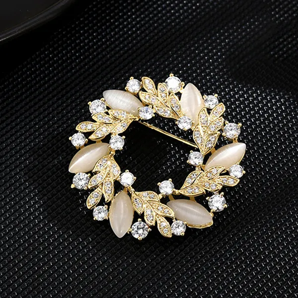 Cài Áo Nữ Meri Elegant Wreath BR955 Màu Trắng - Vàng