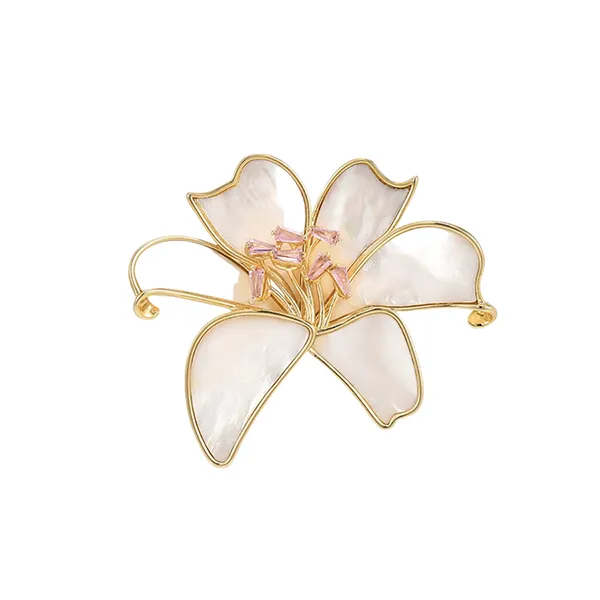 Cài Áo Nữ Meri Pearlescent Petal BR957 Màu Trắng - Vàng