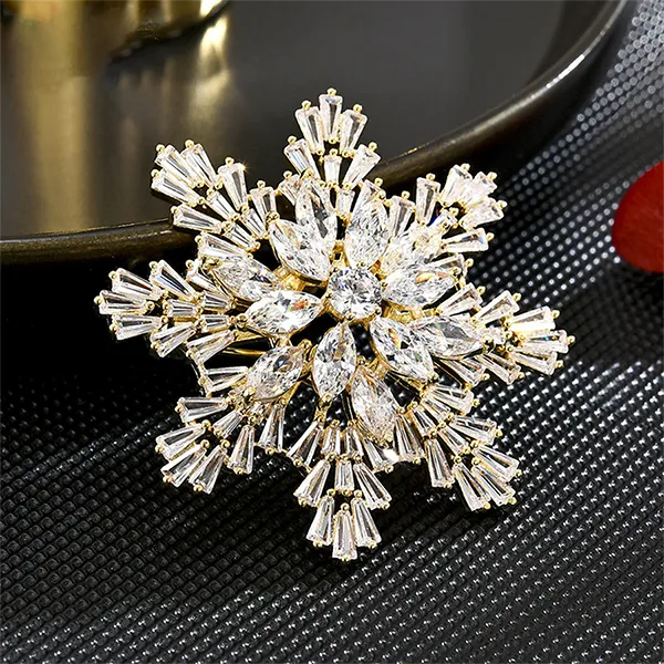 Cài Áo Nữ Meri Winter Snowflake BR959 Màu Trắng