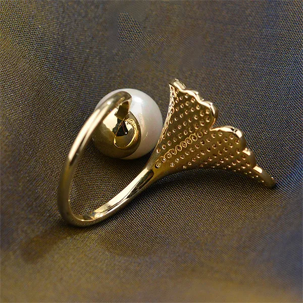 Cài Khăn Nữ Meri Ginkgo Pearl BR945 Màu Vàng Gold