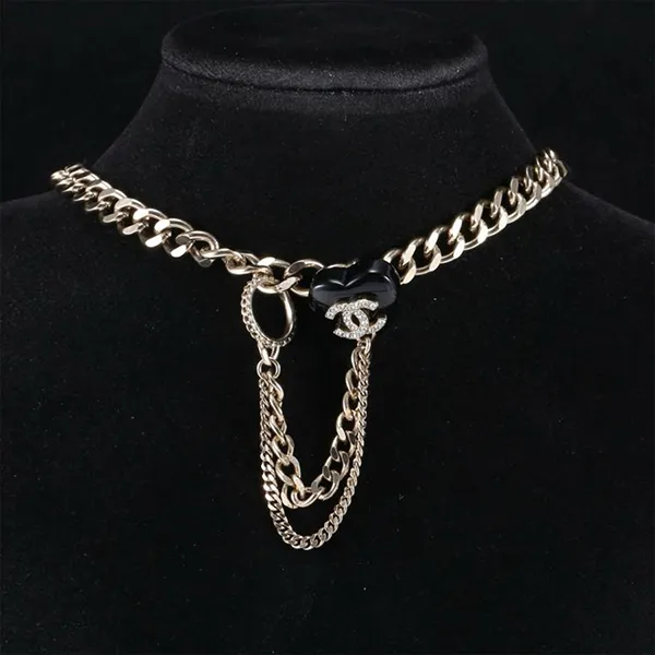 Dây Chuyền Nữ Chanel 22B Black Heart Choker Necklace Màu Bạc/Đen