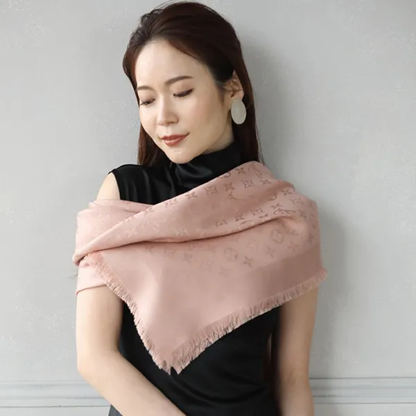 Khăn Quàng Cổ Nữ Louis Vuitton LV Monogram Shawl Natural M74441 Màu Hồng Nhạt