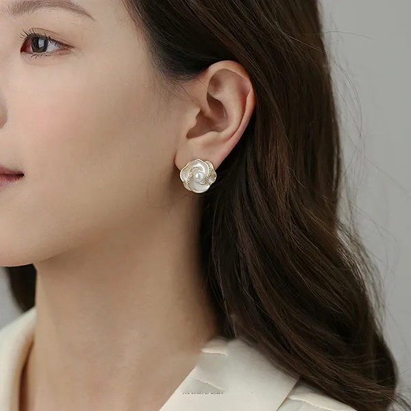 Khuyên Tai Nữ Jessica Pearl Artistic Bloom JE64 Màu Trắng Vàng