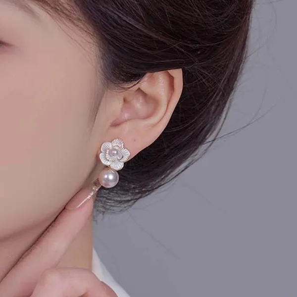 Khuyên Tai Nữ Jessica Pearl Charming Petal JE63 Màu Trắng Vàng