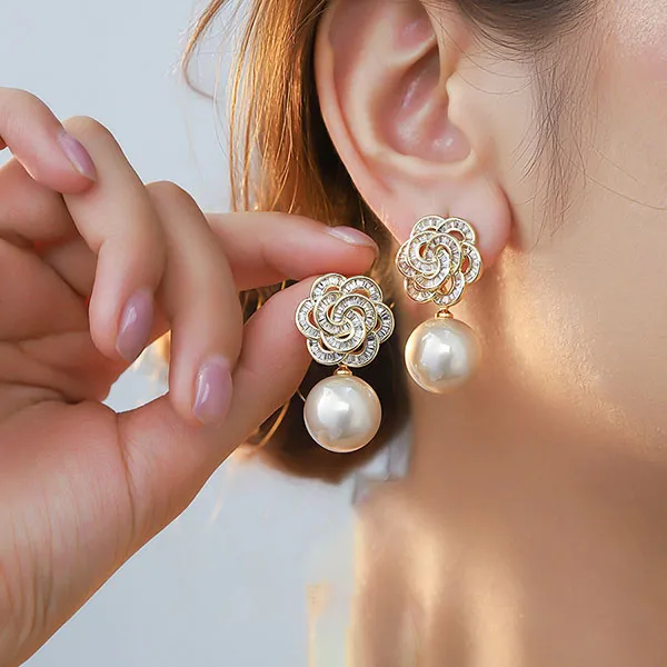 Khuyên Tai Nữ Jessica Pearl Modern Petal JE61 Màu Vàng Gold