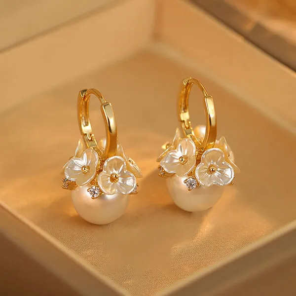 Khuyên Tai Nữ Jessica Pearl Petite Flower JE59 Màu Vàng Gold