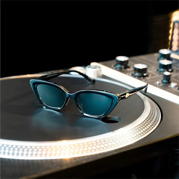 Kính Mát Nữ Bolon Sunglasses BL3222 C10 Màu Đen