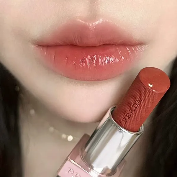Son Prada Light Glowing Lipcolor Màu Prada Light Glowing Lip Color U020 Rosso Đỏ Nâu