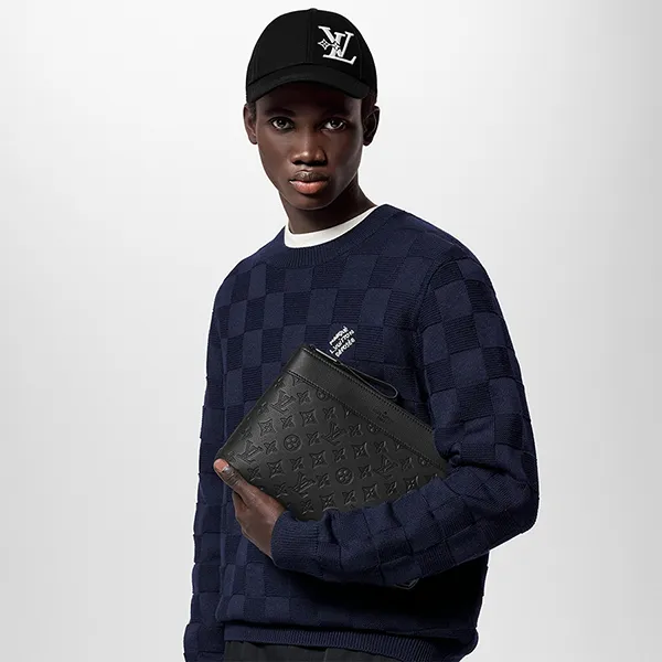 Túi Cầm Tay Nam Louis Vuitton LV Monogram Pochette Voyage Souple M82545 Màu Đen