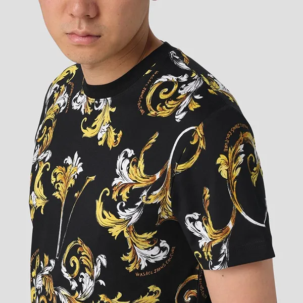 Áo Phông Nam Versace Jeans Couture Black With Baroque Printed 78GAH6S0 JS458 G89 Tshirt Màu Đen Size XS