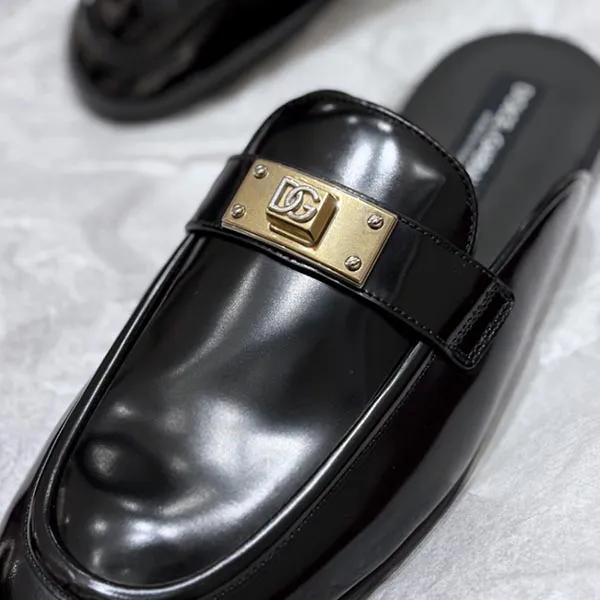 Giày Sục Nam Dolce & Gabbana D&G With Logo DG Plaque On The Front In Black A80438 AQ237 80999 Mules Màu Đen Size 6