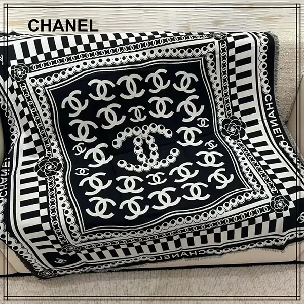 Khăn Chanel Logo CC Black White Màu Đen Trắng