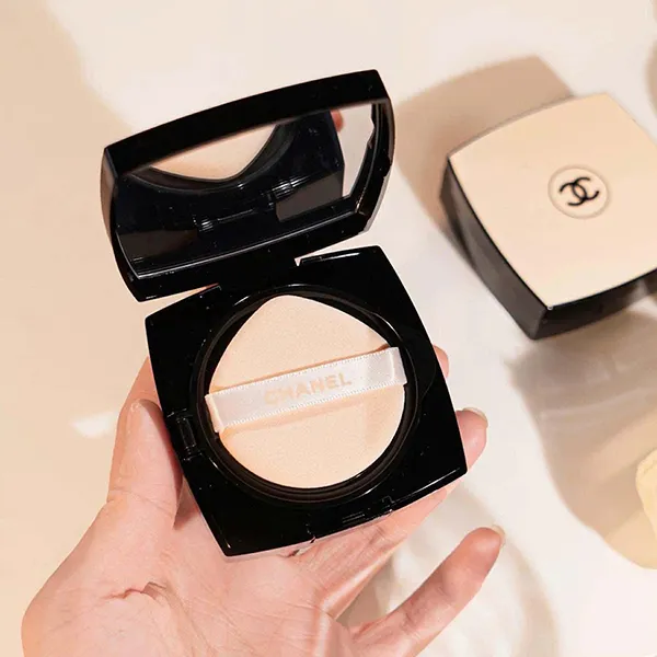 Phấn Nước Trang Điểm Chanel Healthy Glow Gel Touch Foundation SPF 40/PA+++ Tone BD01