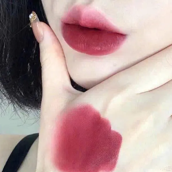 Son Kem Tom Ford Liquid Luxe Matte Lip 126 Illicit Kiss Màu Đỏ Burgundy
