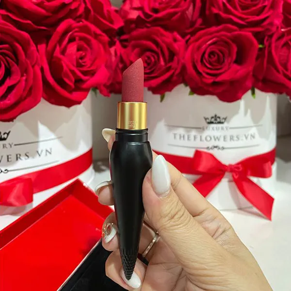 Son Lì Christian Louboutin Velvet Matte Lip Colour Jackie 002M Màu Đỏ Nhung