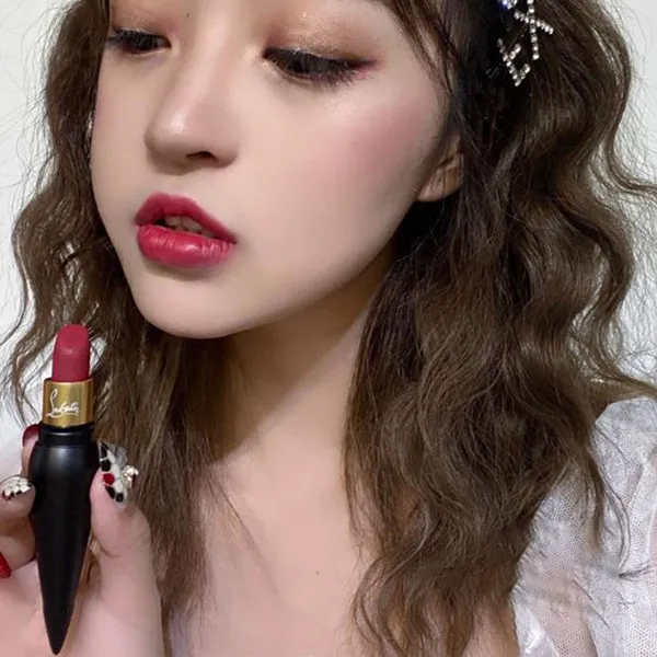 Son Lì Christian Louboutin Velvet Matte Lip Colour Jackie 002M Màu Đỏ Nhung