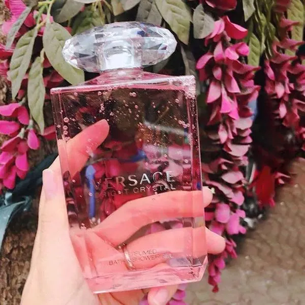 Sữa Tắm Hương Nước Hoa Versace Bright Crystal Perfumed Bath & Shower Gel 200ml