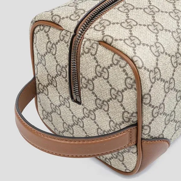Túi Cầm Tay Nam Gucci Emblem Medium Toiletry Beige Brown 821163 FADE0 9786 Màu Be
