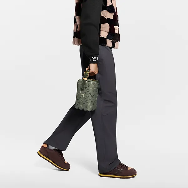 Túi Cầm Tay Nam Gucci Locker Dopp Kit M26963 Màu Xanh