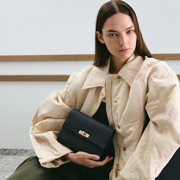 Túi Đeo Chéo Nữ Charles & Keith CNK Chance Turn-Lock Crossbody Bag CK2-80782713 Black Màu Đen