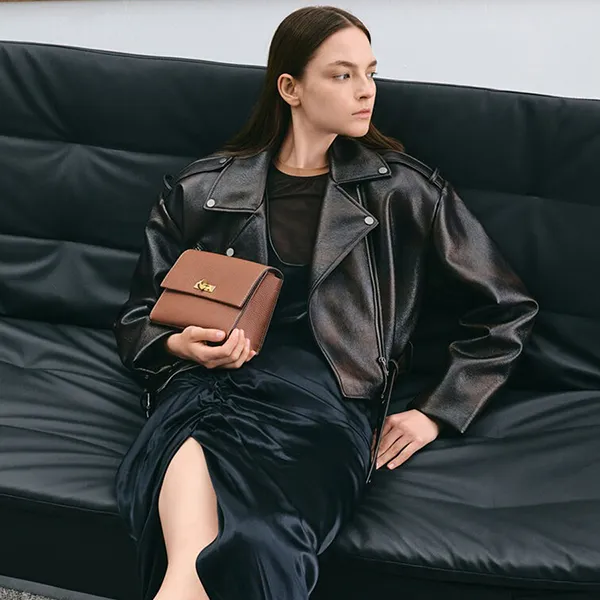 Túi Đeo Chéo Nữ Charles & Keith CNK Chance Turn-Lock Crossbody Bag CK2-80782713 Chocolate Màu Nâu