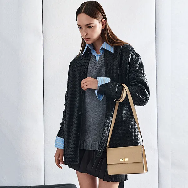 Túi Đeo Chéo Nữ Charles & Keith CNK Chance Turn-Lock Crossbody Bag CK2-80782713 Nutmeg Beige Màu Be