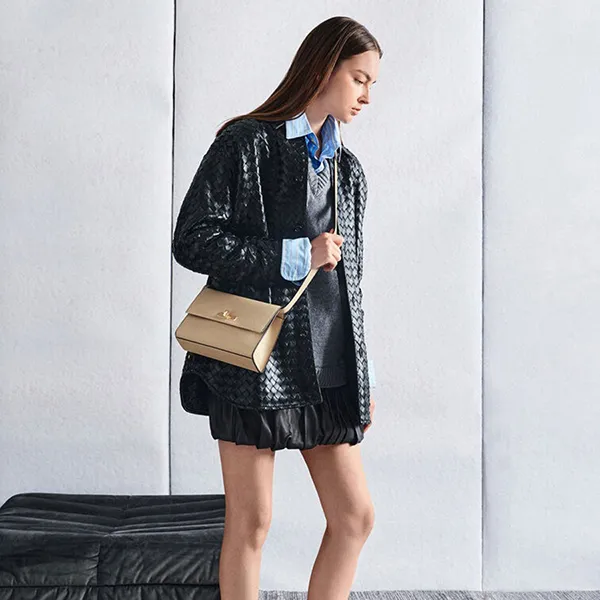 Túi Đeo Chéo Nữ Charles & Keith CNK Chance Turn-Lock Crossbody Bag CK2-80782713 Nutmeg Beige Màu Be