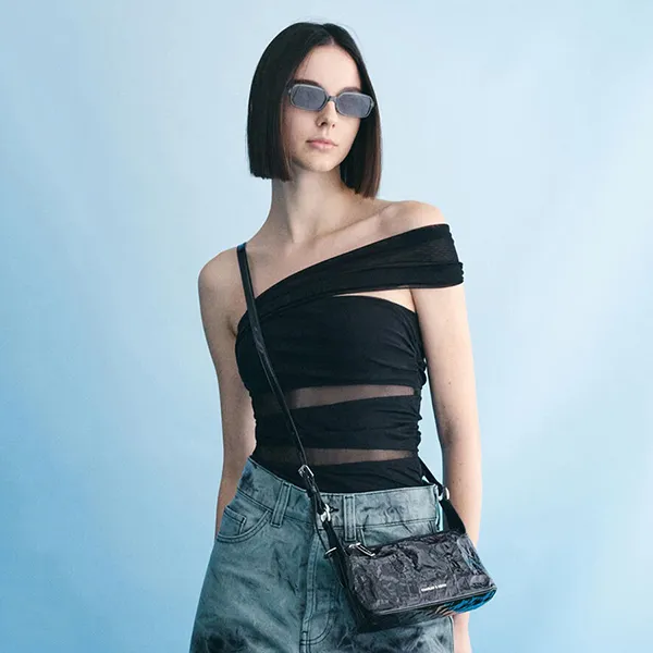 Túi Đeo Chéo Nữ Charles & Keith CNK Lark Patent Crinkle-Effect Crossbody Bag CK2-80160183 Prism Noir Màu Đen