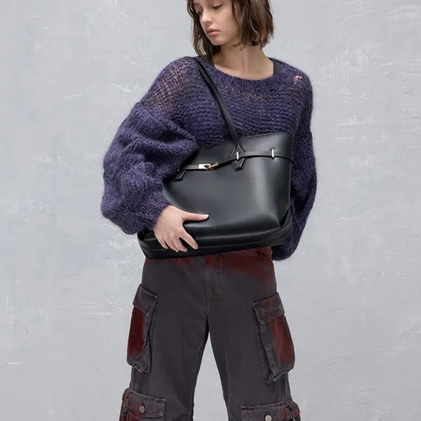 Túi Tote Nữ Charles & Keith CNK Arlet Rectangular Bag Black CK2-30271639 Màu Đen