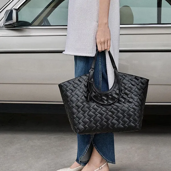 Túi Tote Nữ Charles & Keith CNK Ivette Woven Trapezoid Bag Noir CK2-30701583 Màu Đen