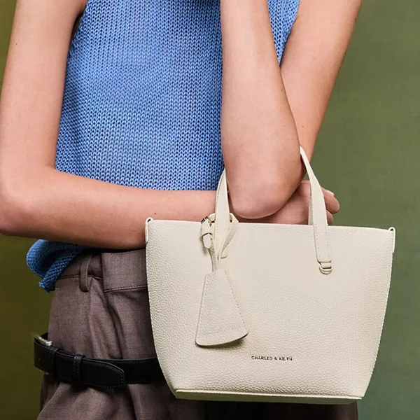 Túi Tote Nữ Charles & Keith CNK Mini Beryl Trapezoid Bag Cream CK2-30151511 Màu Kem