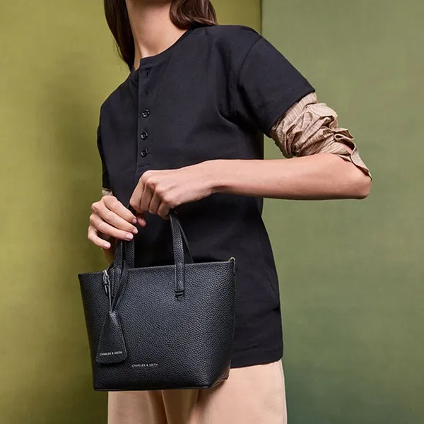 Túi Tote Nữ Charles & Keith CNK Mini Beryl Trapezoid Bag Noir CK2-30151511 Màu Đen