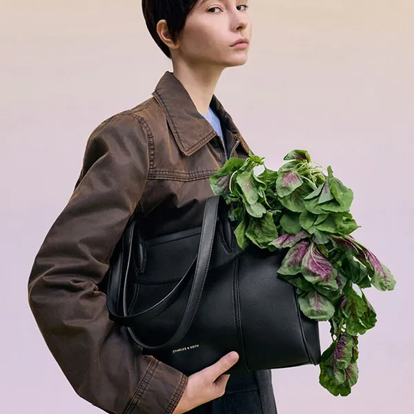 Túi Tote Nữ Charles & Keith CNK Raon Trapezoid Bag Black CK2-31200037 Màu Đen