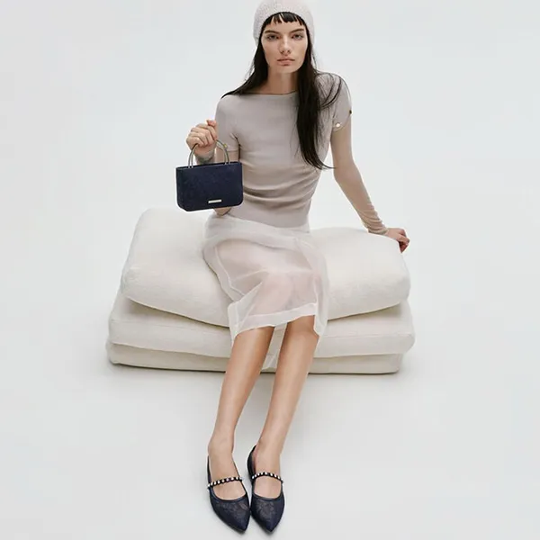 Túi Xách Tay Nữ Charles & Keith CNK Jennis Lace & Satin Rectangular Handbag Dark Blue Textured CK2-30271529 Màu Xanh Đậm