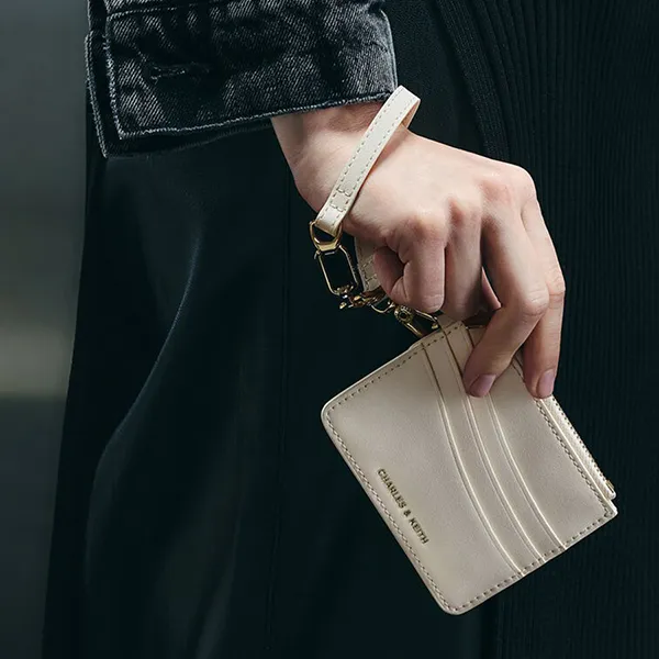 Ví Đựng Thẻ Nữ Charles & Keith CNK Agatha Chain-Accent Wristlet Card Holder CK6-50701580 Cream Màu Trắng Kem