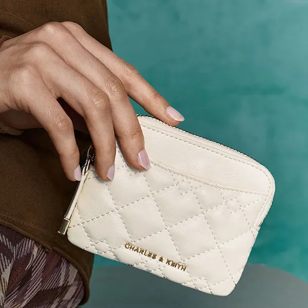 Ví Đựng Thẻ Nữ Charles & Keith CNK Duo Quilted Card Holder CK6-50681214 Cream Màu Kem