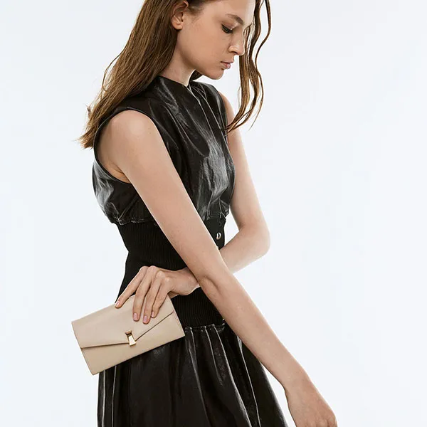 Ví Dáng Dài Nữ Charles & Keith CNK Lilibet Chain-Strap Long Wallet - Dusted Oat CK6-30770737 Màu Trắng Kem