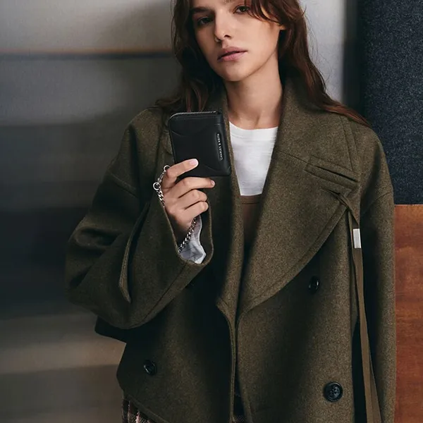 Ví Nữ Charles & Keith CNK Nelly Wavy-Panel Wristlet - Noir CK6-50770704_NOIR_XXS Màu Đen