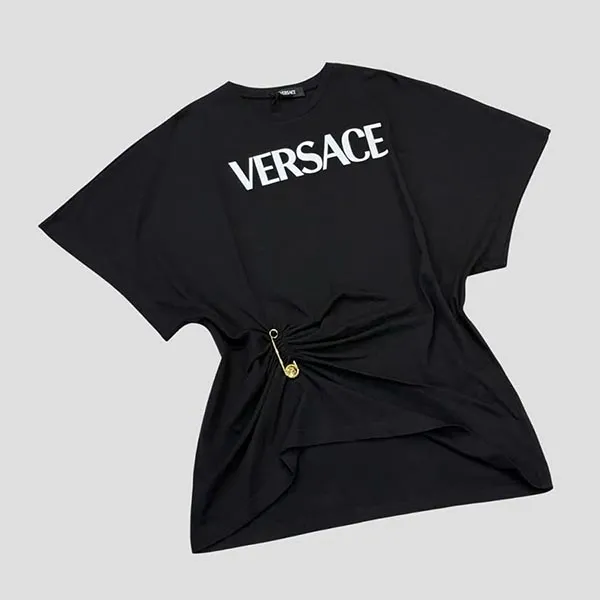 Áo Phông Nữ Versace Safety-pin Black With Logo Printed 1010260 1A00769 2B020 Tshirt Màu Đen Size 36