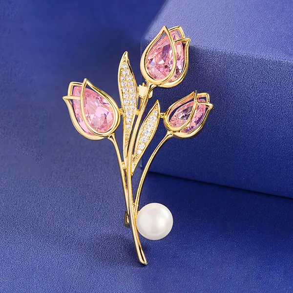 Cài Áo Nữ Meri Blush Tulip BR979 Màu Vàng Hồng