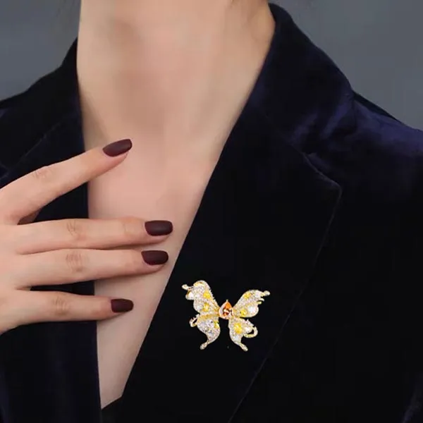 Cài Áo Nữ Meri Charming Wings BR975 Màu Vàng