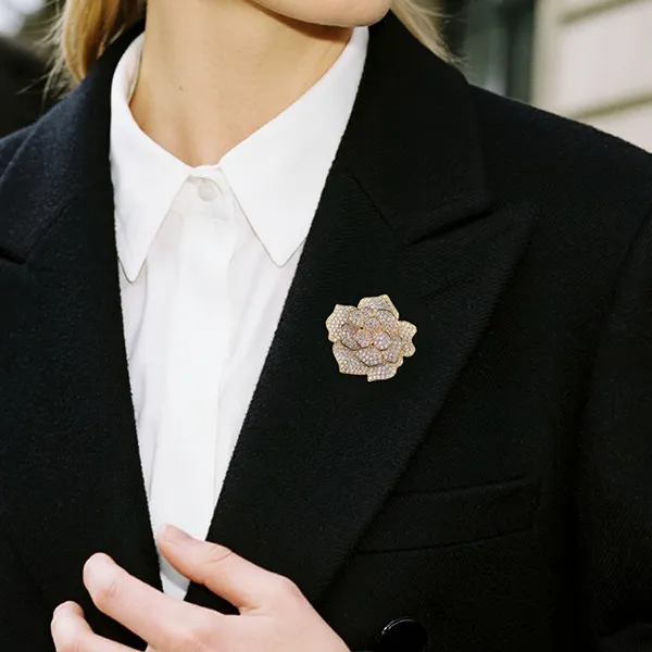 Cài Áo Nữ Meri Golden Camellia BR985 Màu Vàng Gold