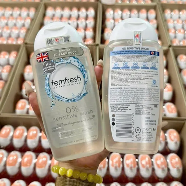 Dung Dịch Vệ Sinh Phụ Nữ Dành Cho Da Nhạy Cảm Femfresh Sensitive Wash 250ml