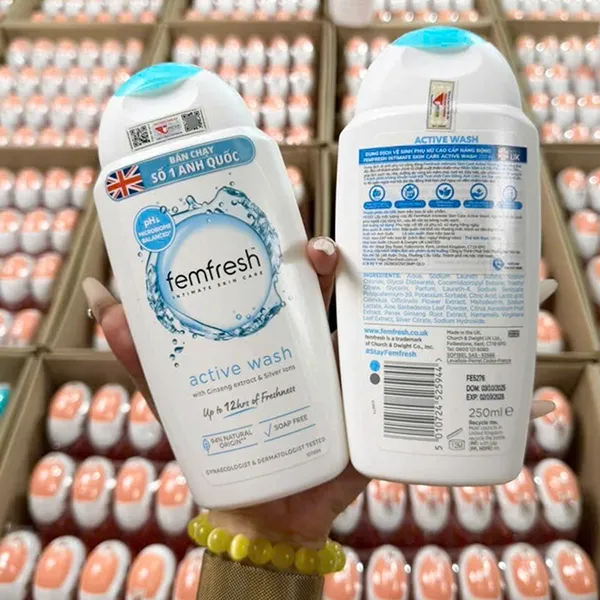 Dung Dịch Vệ Sinh Phụ Nữ Hỗ Trợ Cân Bằng Độ pH Femfresh Ultimate Care Active Wash 250ml
