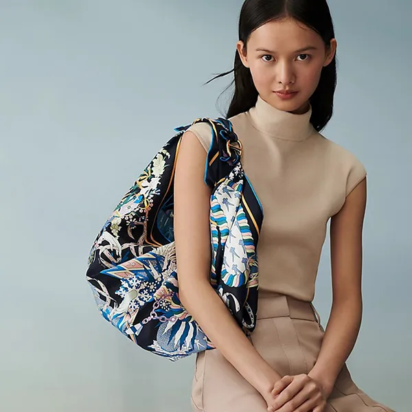 Khăn Lụa Nữ Hermès Le Sacre Des Saisons Scarf 90 Bleu Noir / Ciel / Rose Màu Xanh Đen