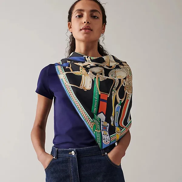 Khăn Lụa Nữ Hermès Concours d'Etriers Wash Scarf 90 Màu Đen Họa Tiết