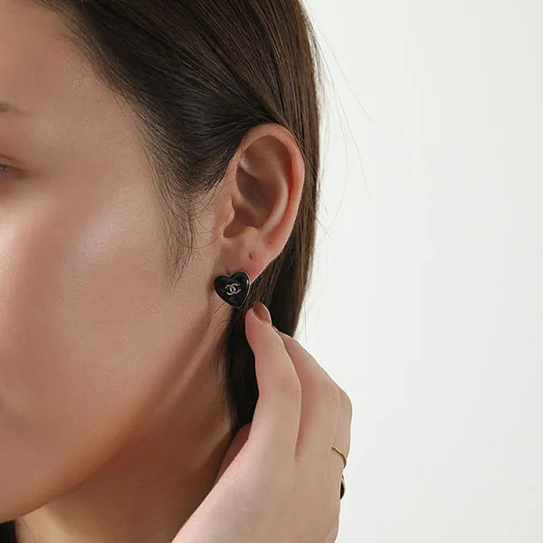 Khuyên Tai Nữ Chanel Pearl CC Heart Earrings Màu Đen