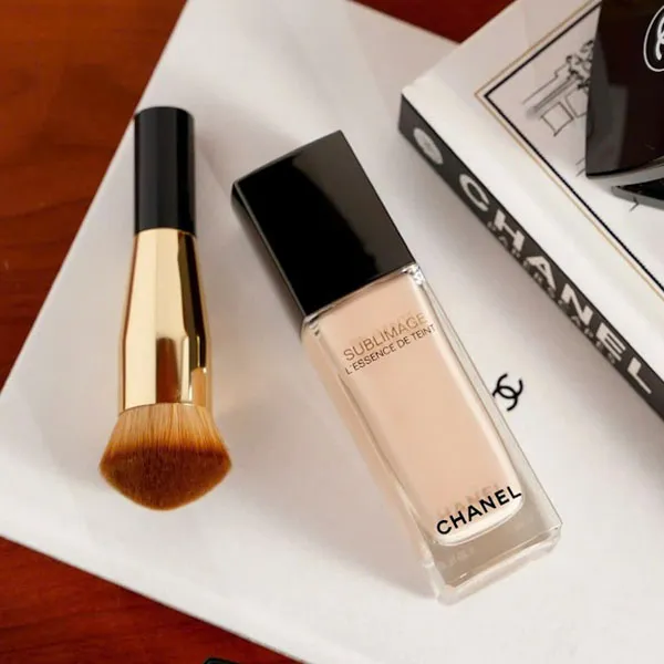 Set Kem Nền Chanel Sublimage L'essence De Teint Tone B10 (Kèm Cọ)